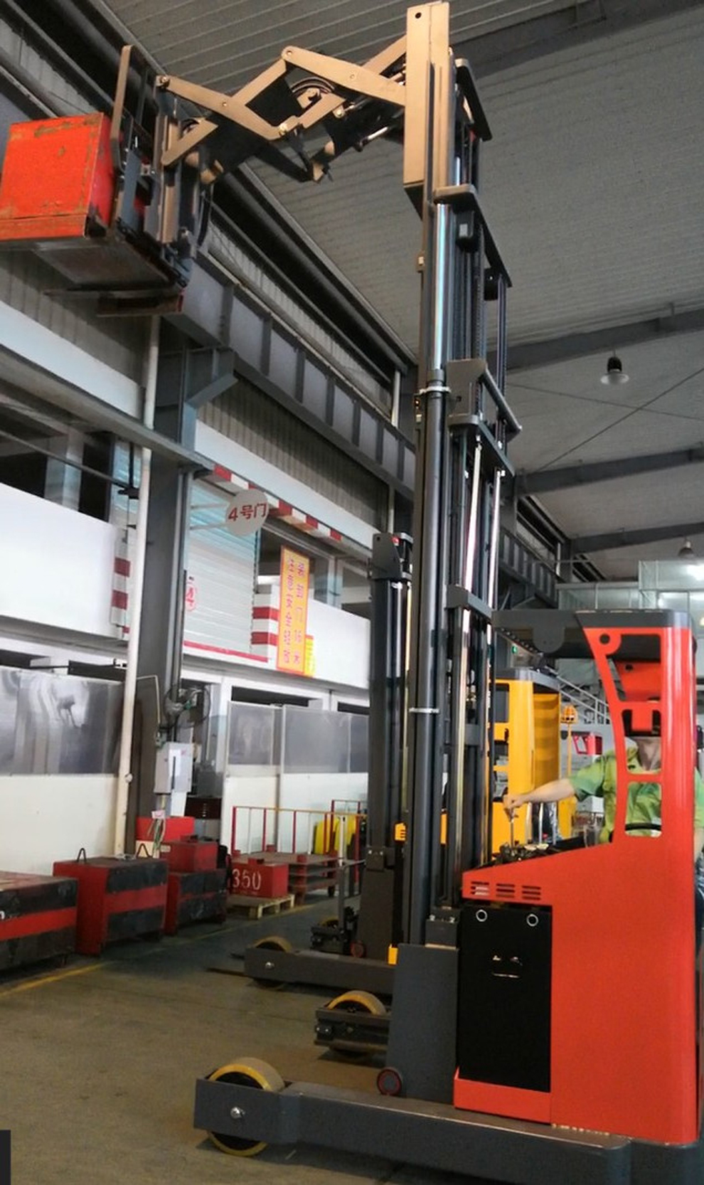 DCQH scissor reach stacker